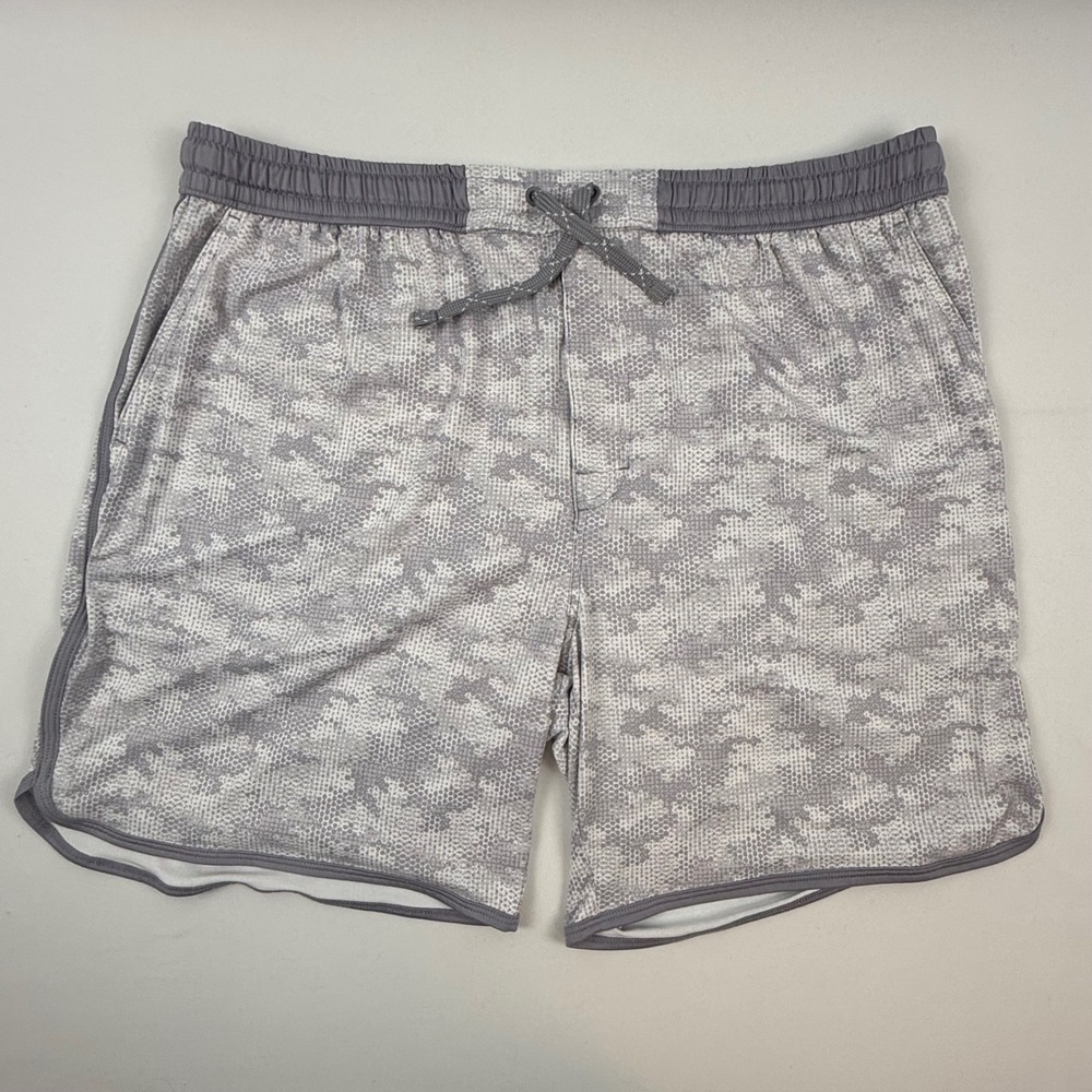 Johnnie-O Keith Men XL Seal Grey Digital Camo Performance Shorts JMSH2060